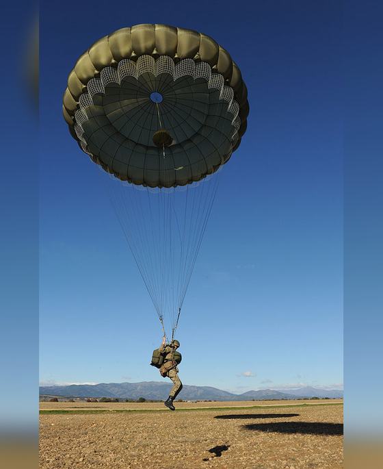 8M SAP — Steerable Assault Parachute