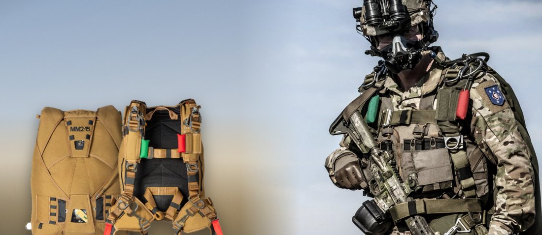 Multi-Mission 2 (MM2) harness and container with combat freefall jumper in full kit